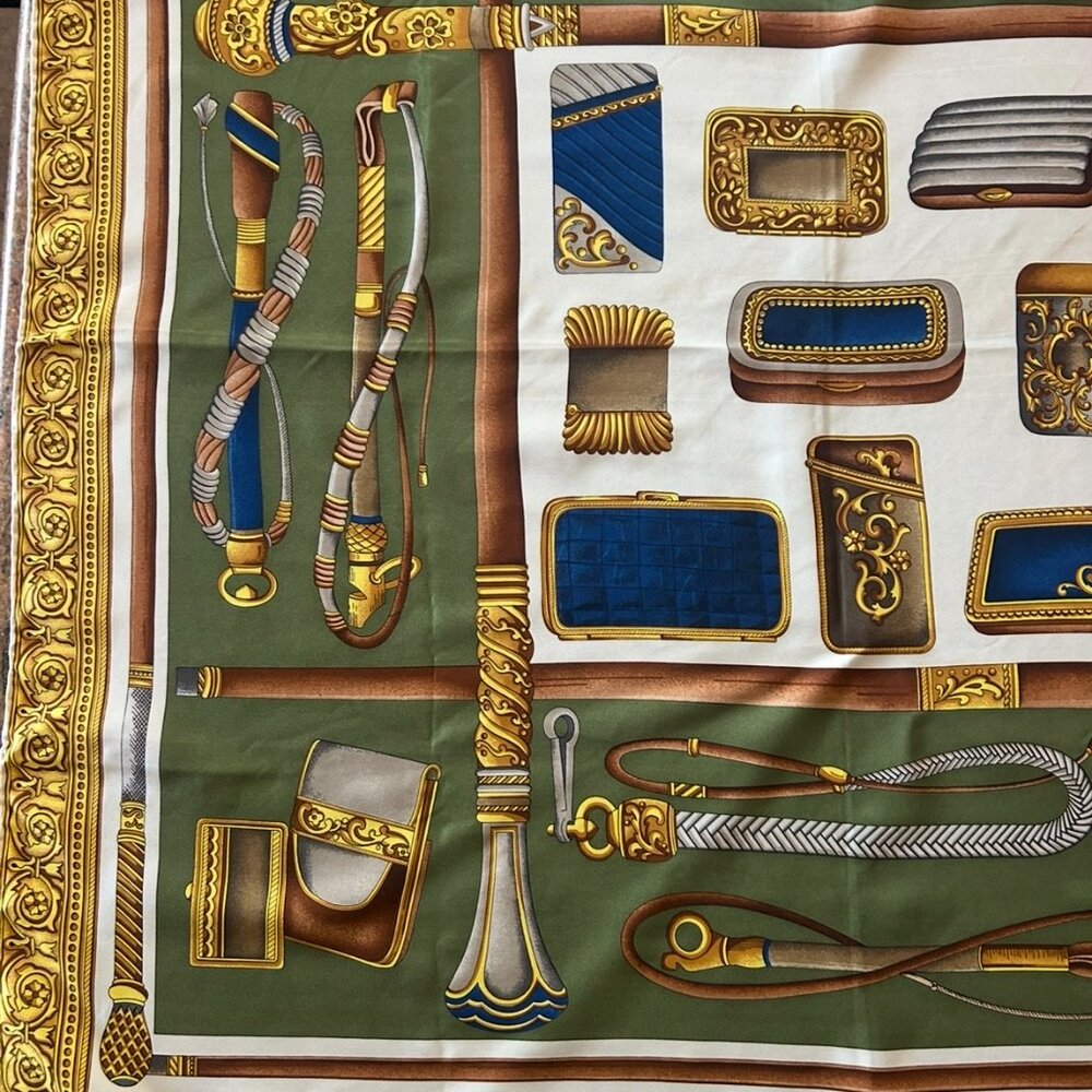 Beautiful Vintage Genny Silk Scarf of Golds and Greens, Made in Italy, ~ 34 x 34 - Picture 4 of 16